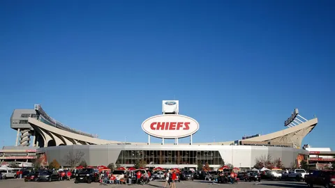 那不勒斯领先意甲，罗马教练更迭不断